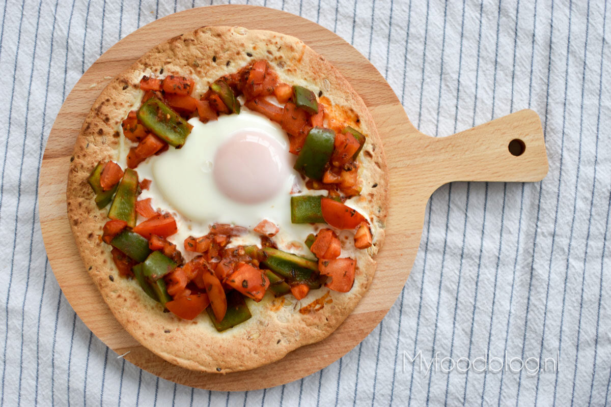 Supersnelle wrap ‘pizza’ met ei