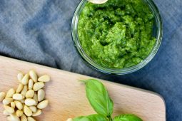 Zelf pesto maken (klassieke groene pesto)