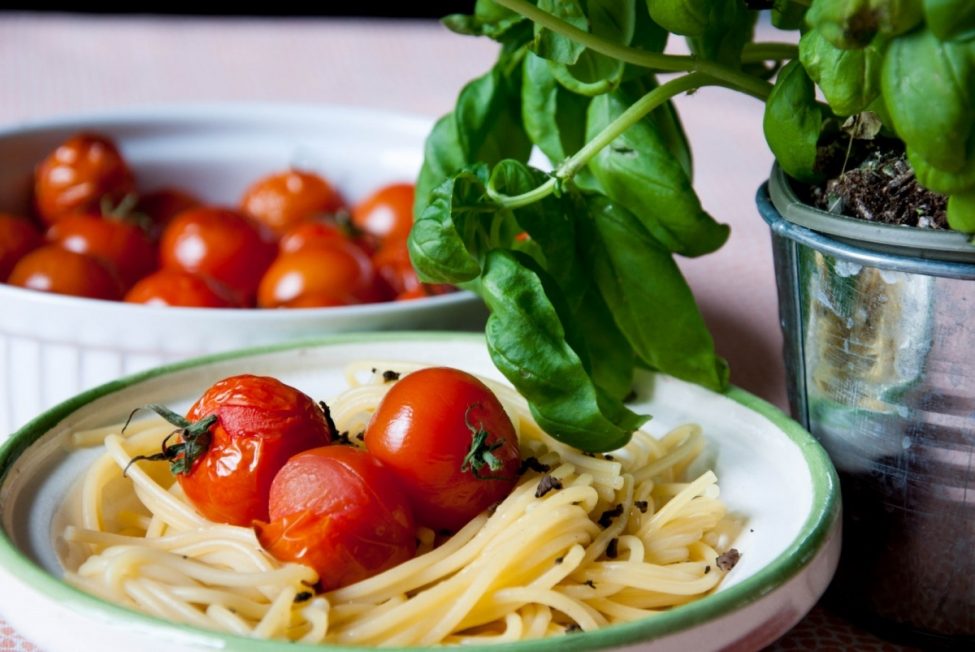 Pasta olio e aglio met gepofte tomaatjes