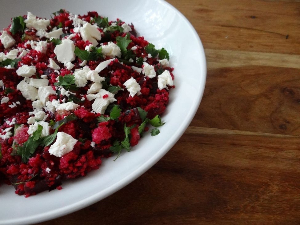 Rode bietensalade met couscous en feta