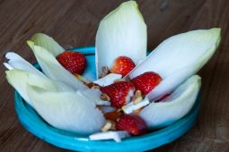 Frisse rauwe witlofsalade