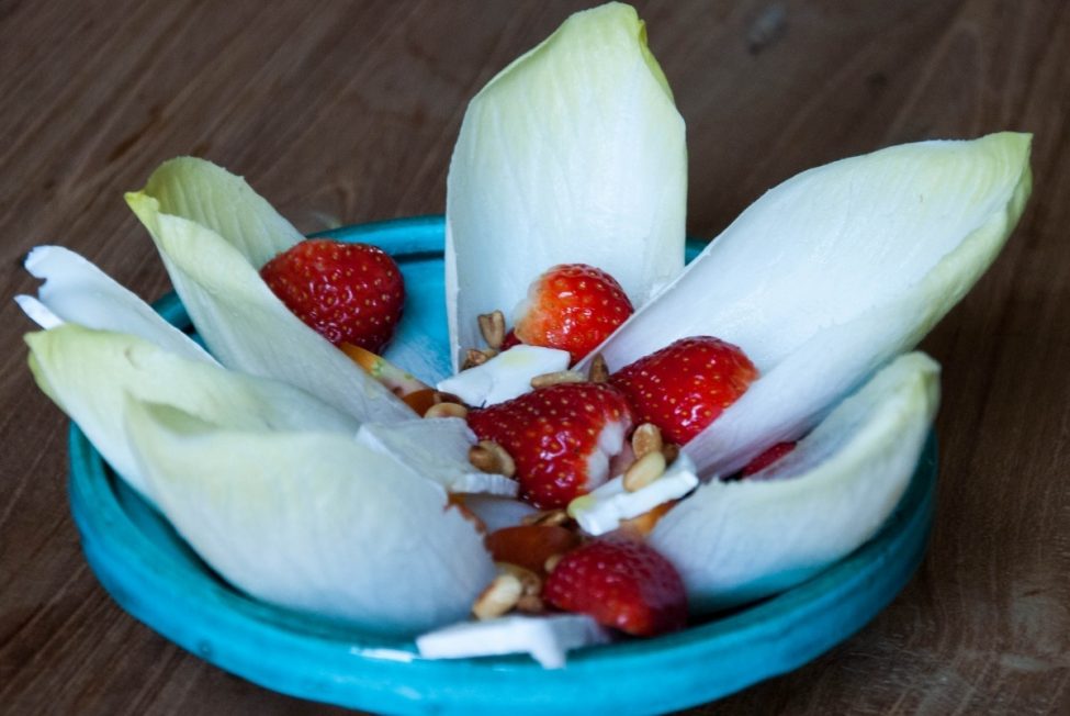 Frisse rauwe witlofsalade