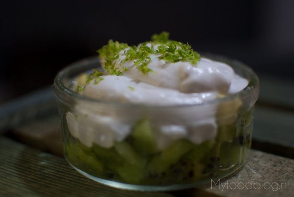 Kiwi met kokosroom en limoen