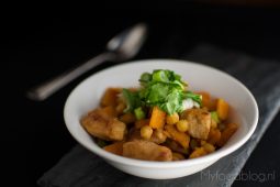 Five spices kip met zoete aardappel en kikkererwten