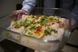 Samke harra met tahini saus