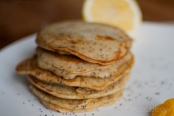 American pancakes met citroen en maanzaad