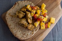 Zelfgebakken naans met kruiden