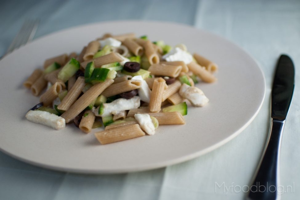 Vegetarische pastasalade met mozzarella