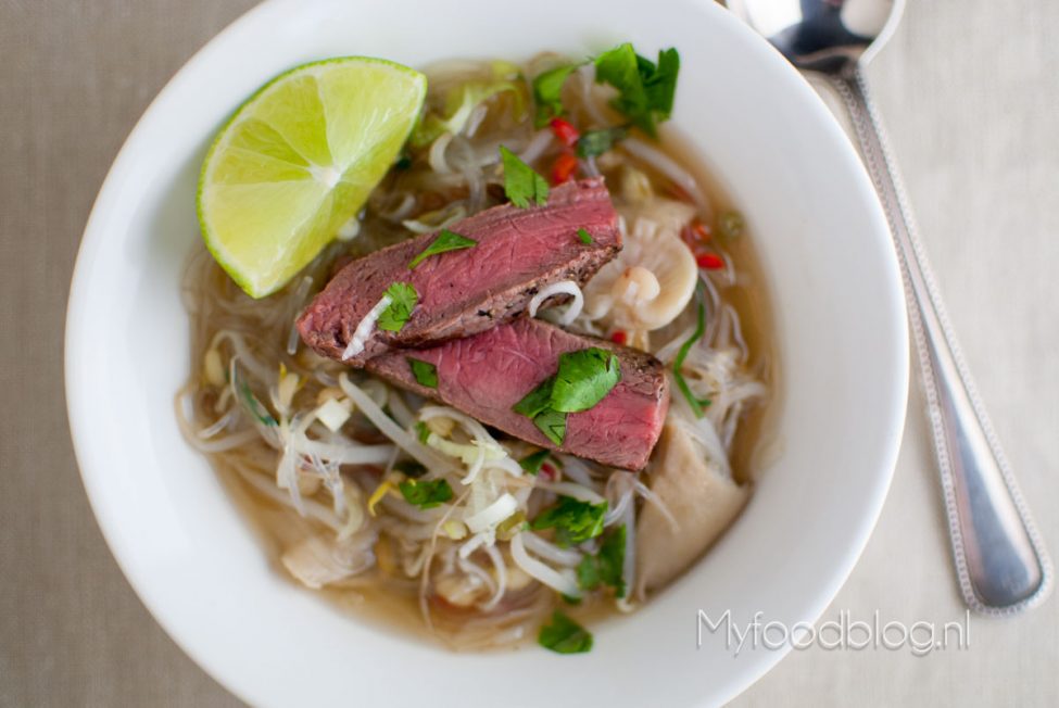 Vietnamese soep met rundvlees