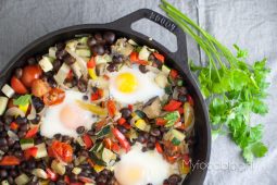 Ratatouille met kapucijners en ei