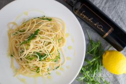 Zonnige pasta met rucola en een vleugje truffel