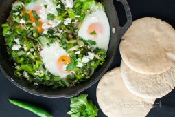 Groene shakshuka (shakshuka met spinazie)