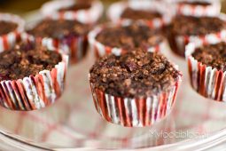 Gezonde ontbijtmuffins met framboos en chocolade