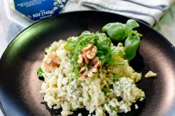 Blauwe kaas risotto met walnoten en doperwten