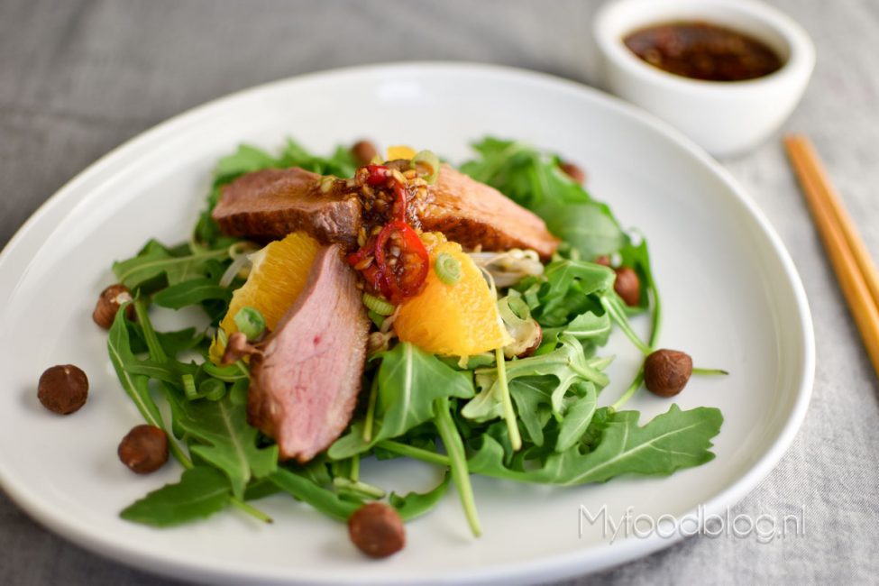 Fusion style salade met eend