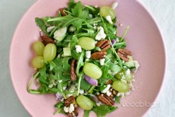 Salade met druiven en blauwe kaas