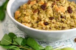Bloemkoolcurry met zoete aardappel en linzen