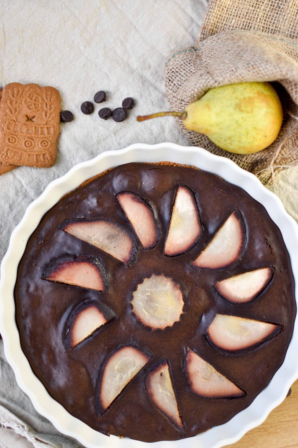 Chocolade stoofperentaart met speculaasbodem