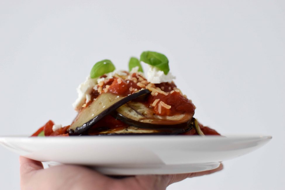 Aubergineschotel met feta en tomaat