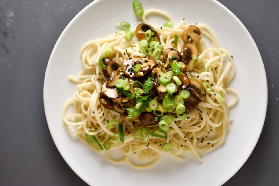 Udon noodles met teriyaki champignons