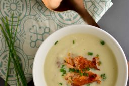 Romige bloemkoolsoep met zalm