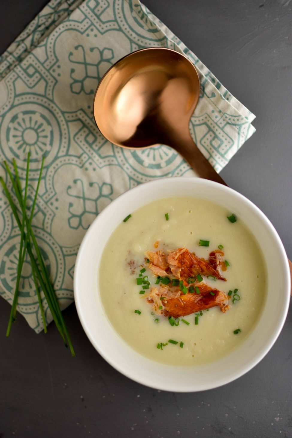 Romige bloemkoolsoep met zalm