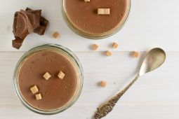 Karamel zeezout chocoladepudding (met maar 3 ingrediënten!)