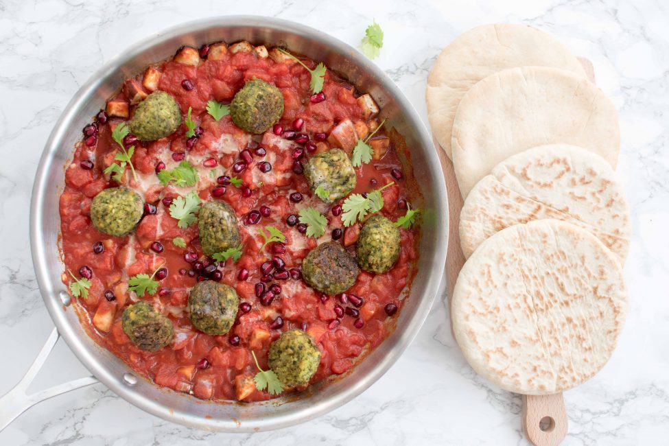 Shakshuka met falafel (vegan shakshuka)