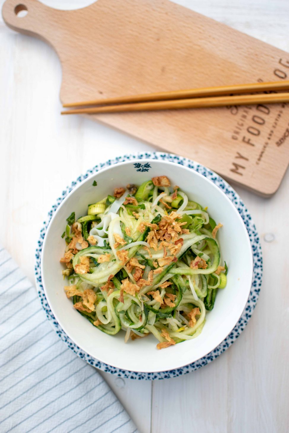 Vietnamese salade met noodles
