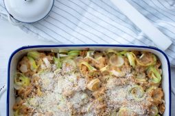 Macaroni schotel met prei en kaas