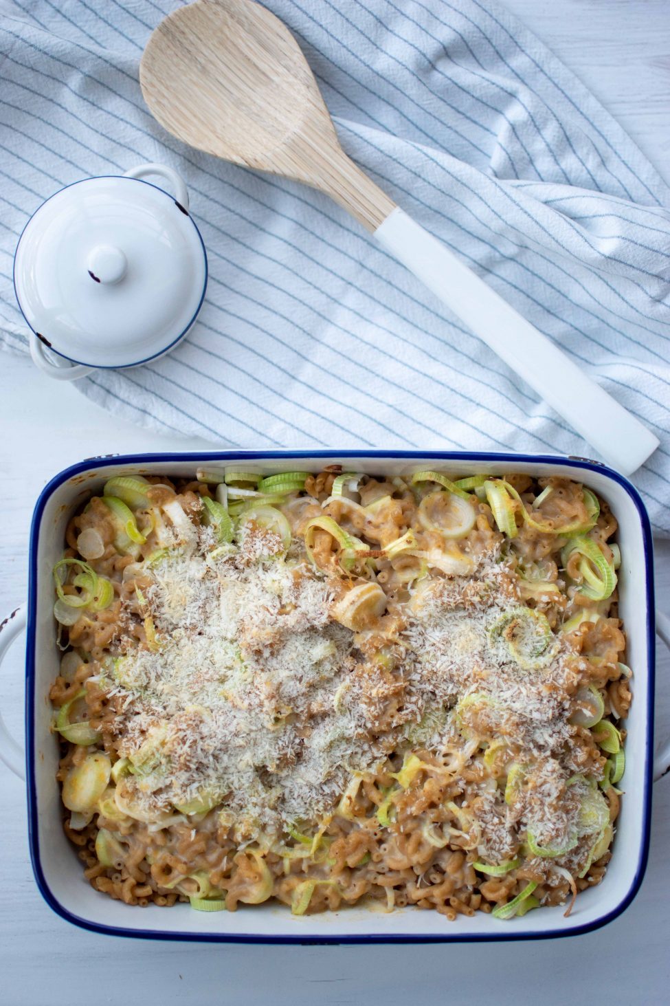 Macaroni schotel met prei en kaas