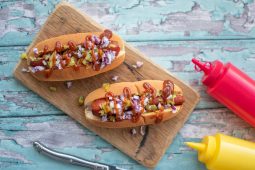 Vegan hot dogs (knakwortel hot dog)
