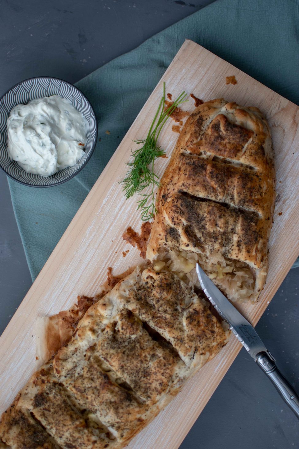Zuurkoolstrudel met appel