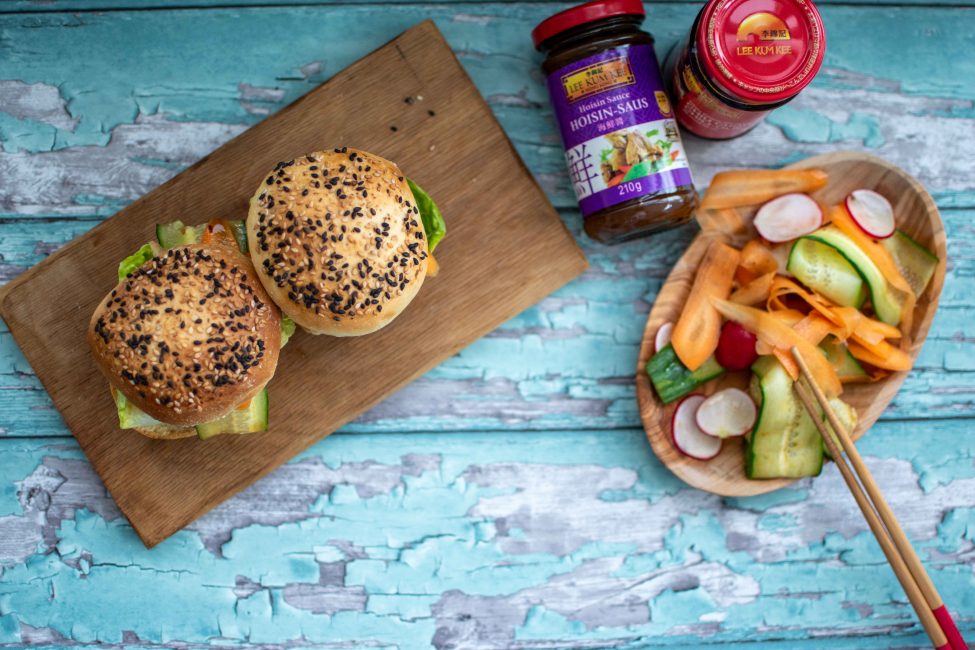 Aziatische hamburgers met ingelegde groenten