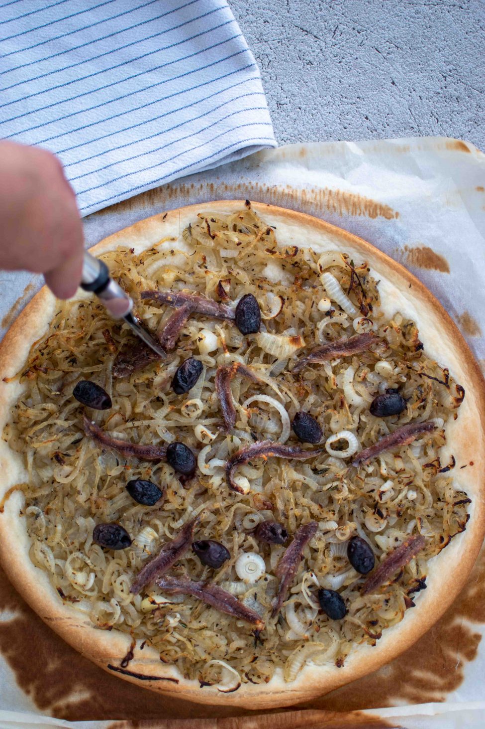 Pissaladière (Franse uientaart met ansjovis)