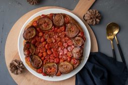 Hartige tarte tatin met tomaten en vijgen