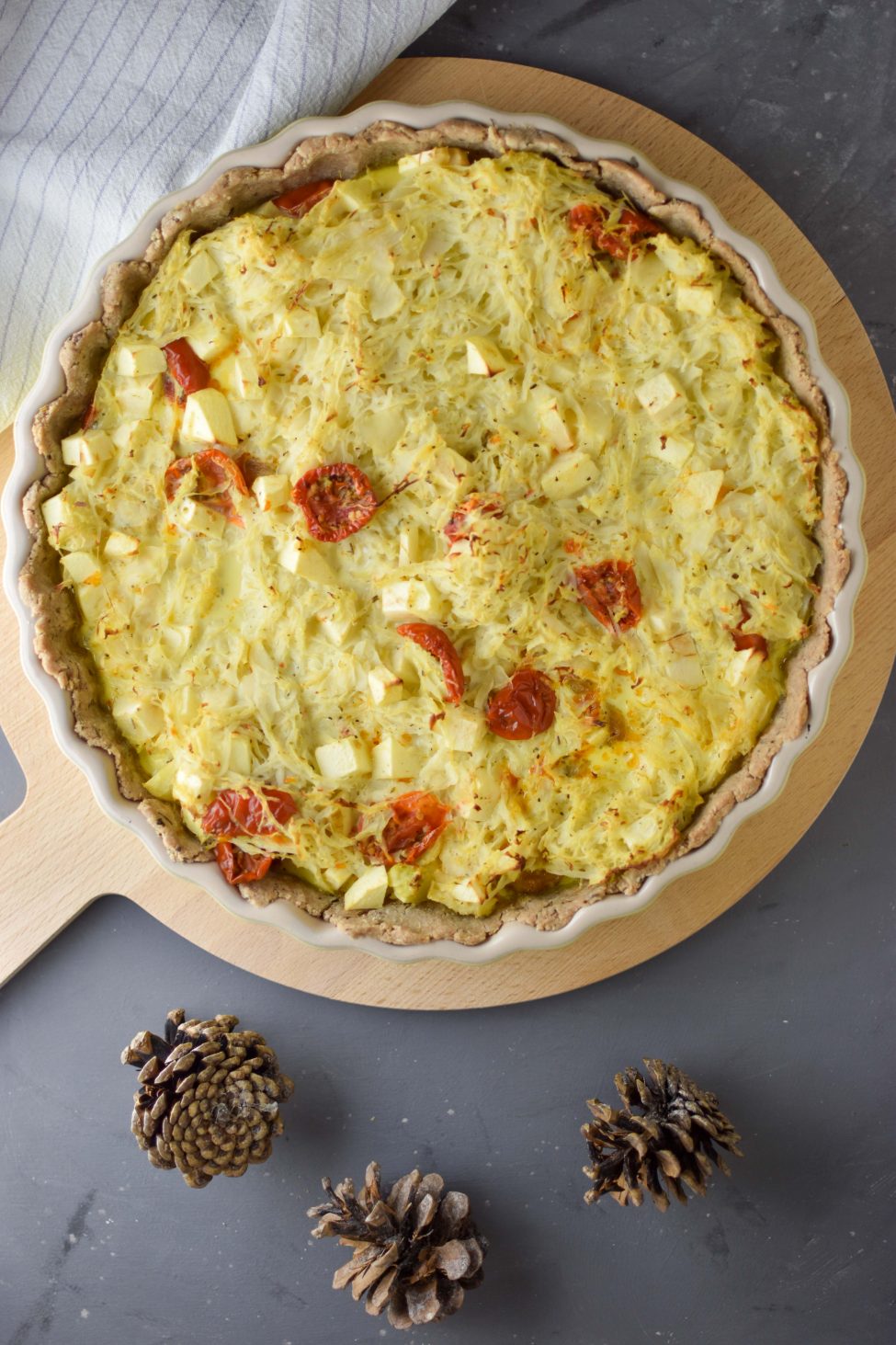 Glutenvrije zuurkoolquiche met appel en zongedroogde tomaat
