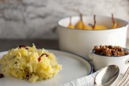 Vegetarische zuurkool stamppot met vega stoofvlees