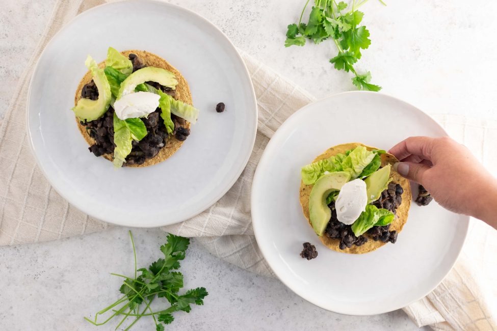 Tostada’s met bonen en avocado
