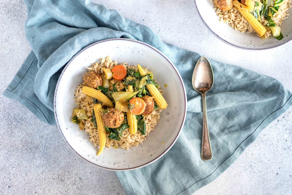 Vegetarische curry met gehaktballen en paksoi