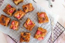 Vegan bananenbrood met aardbeien (glutenvrij)