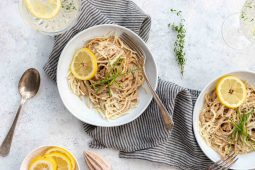 Veganistische pasta Alfredo