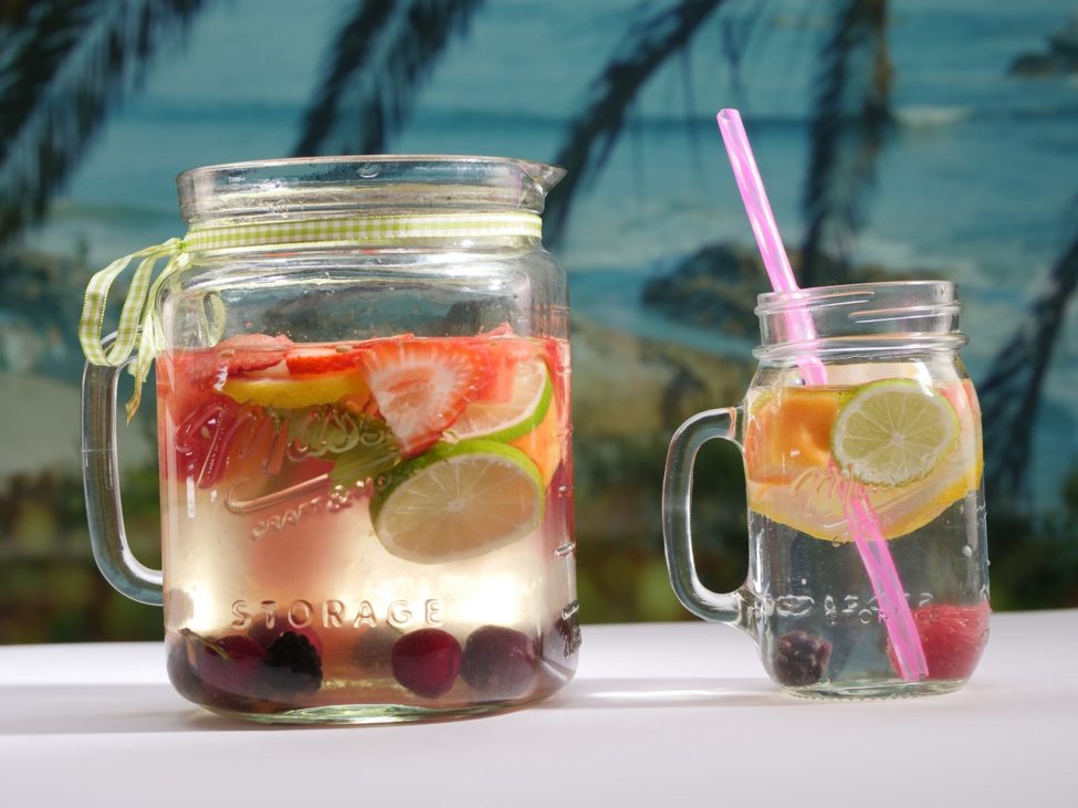 De 12 lekkerste koude zomerdrankjes (zonder alcohol)