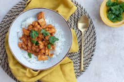 Vegetarische butter chicken (butter cauliflower)