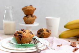 Bananen muffins met pecannoten en chocolade