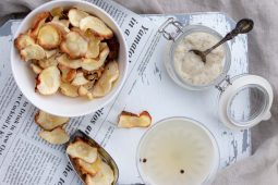 Pastinaakchips met truffelmayonaise