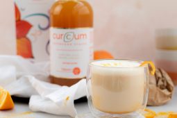 Rooibos latte met kurkuma en gember