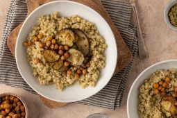 Parelcouscous met pesto en gegrilde groenten