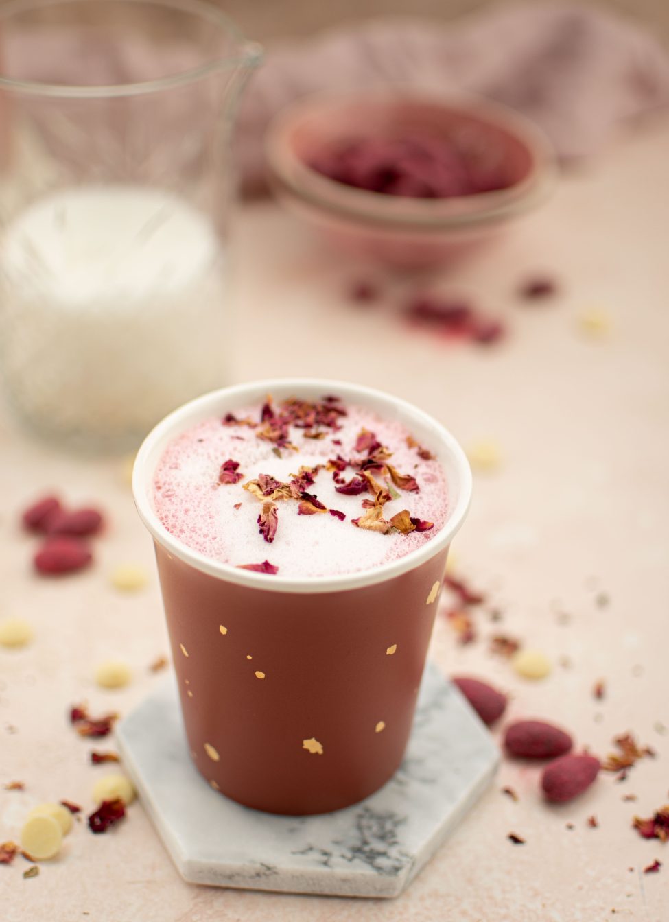 Red velvet latte met witte chocolade (perfect voor Valentijnsdag!)