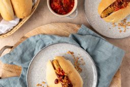 Vegetarische hotdogs met chili sin carne